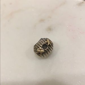 Pandora retired 14k beehive